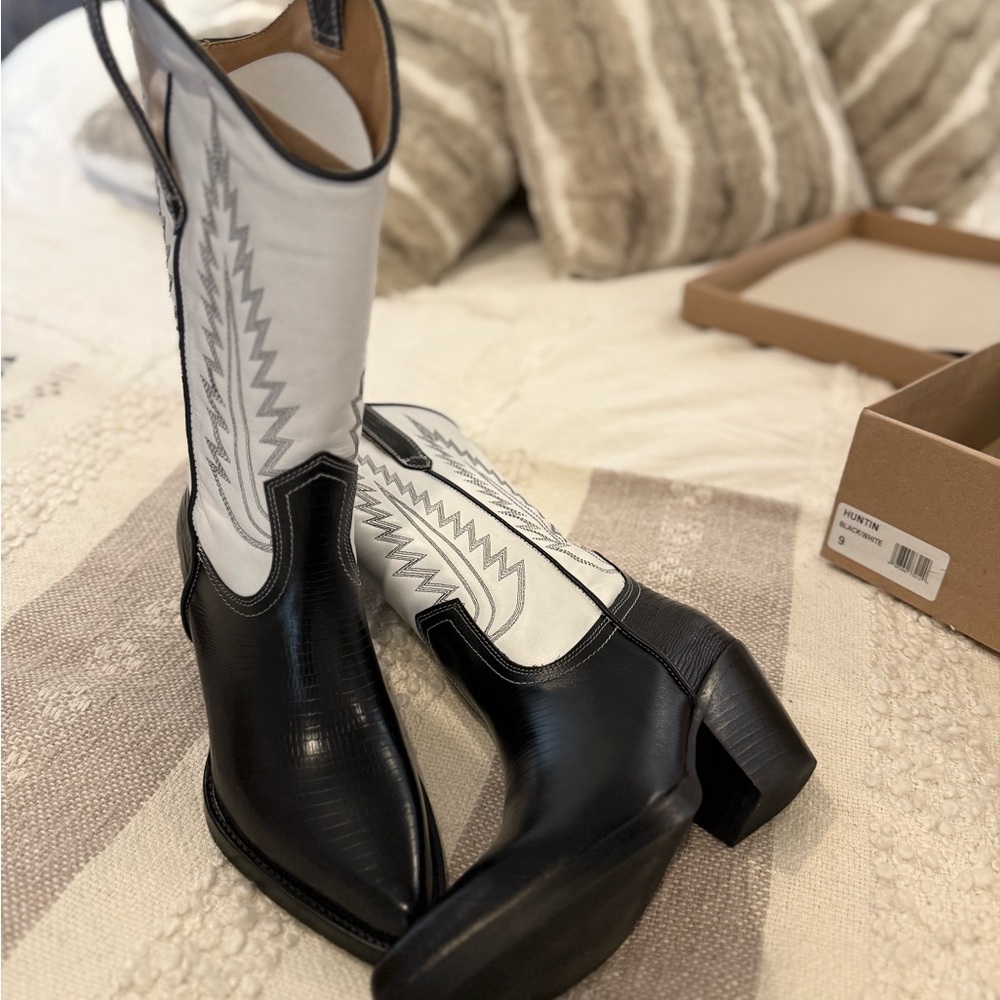Brand New, never worn, Steve Madden Huntin Cowboy boots